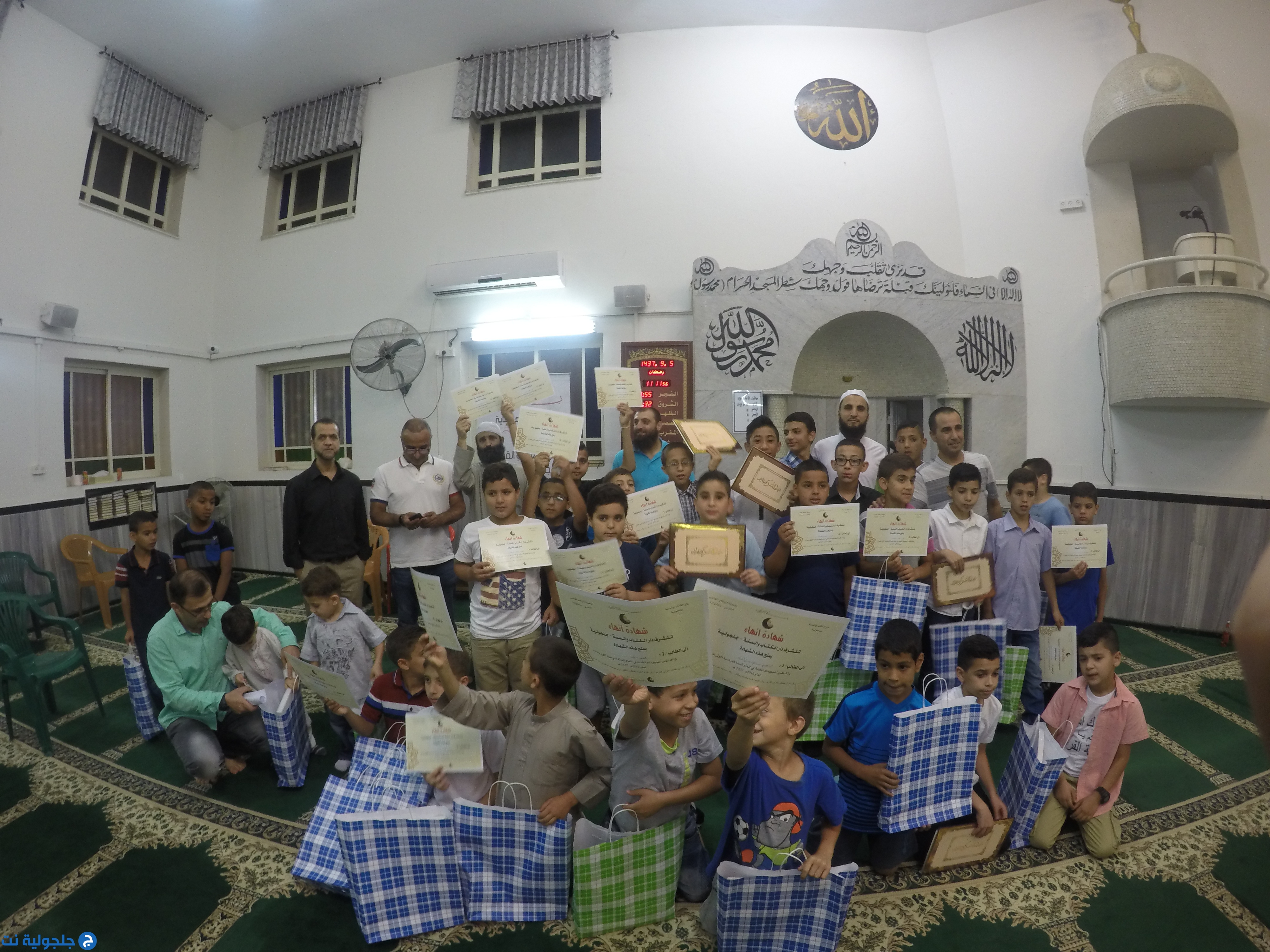 دار القرأن الكريم في مسجد ابو بكر تحتفل بانهاء العام الدراسي 